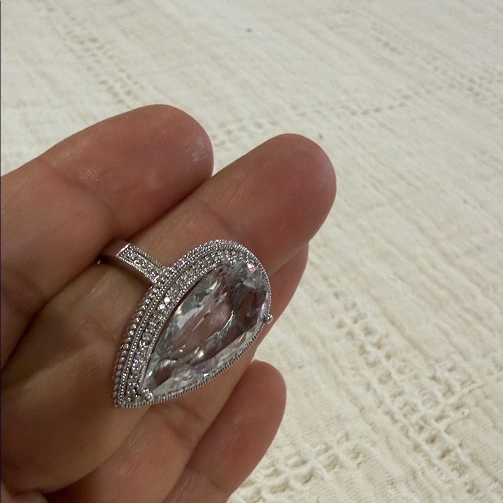 Elegant Silver Teardrop Ring